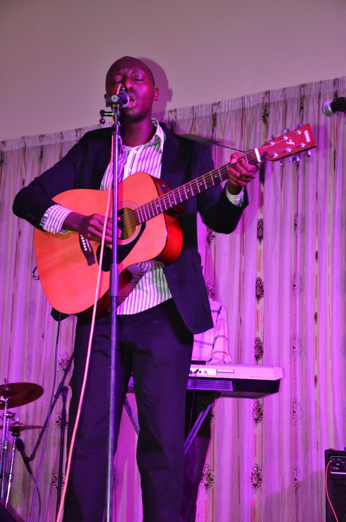 Aimee Uwimana performing with a big beat and amazing guitar playing